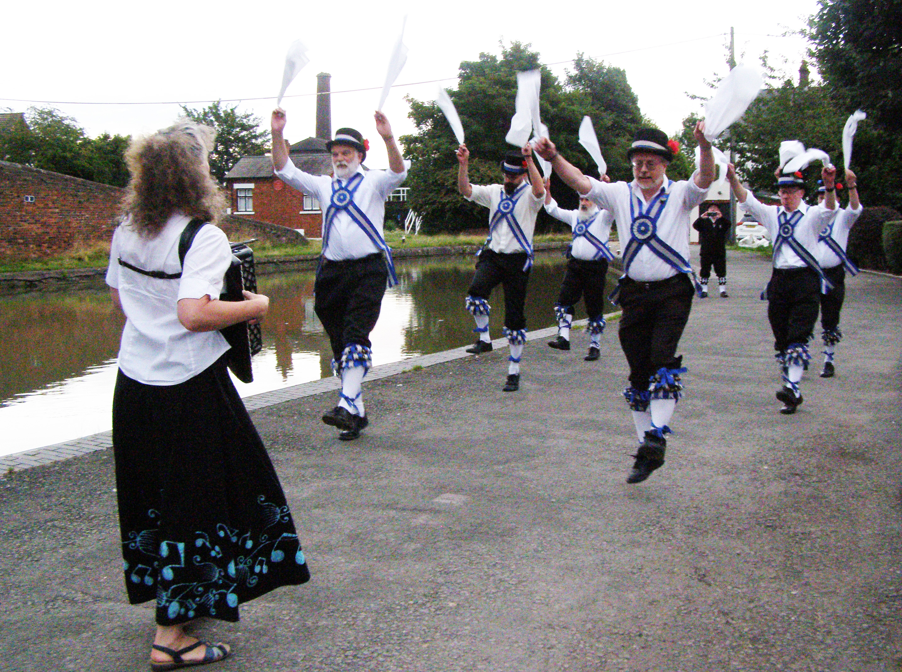 Anker Morris Men, Song/Dance