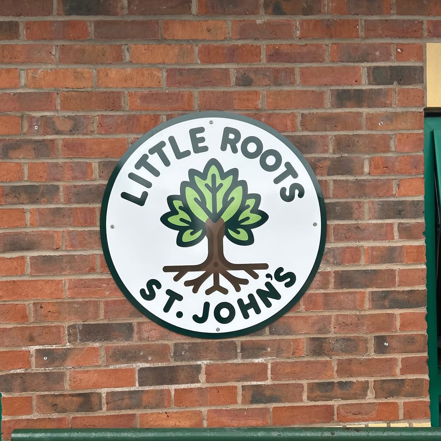 Little Roots  Logo
